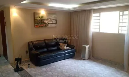 Sobrado para venda em Centro de 310.00m² com 4 Quartos, 2 Suites e 4 Garagens