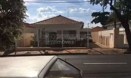 Casa para venda em Centro de 236.00m² com 3 Quartos e 5 Garagens