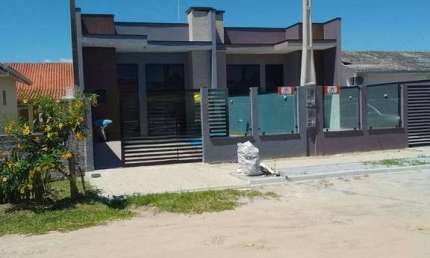Casa para venda em Matinhos de 160.00m² com 3 Quartos, 1 Suite e 2 Garagens