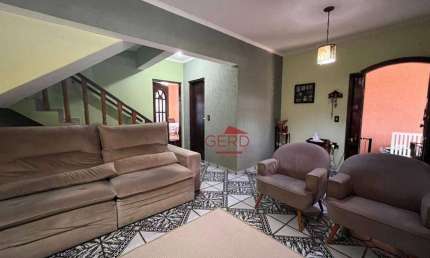 Sobrado para venda em Jardim Roberto de 215.00m² com 3 Quartos, 1 Suite e 2 Garagens