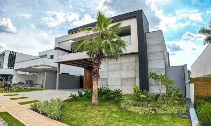 Casa de Condomínio para venda em Jardim Vila Paradiso de 311.00m² com 3 Quartos, 3 Suites e 4 Garagens