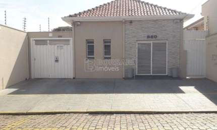 Prédio Comercial para venda e aluguel em Centro de 214.00m² com 3 Quartos, 1 Suite e 2 Garagens