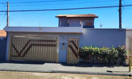 Sobrado para alugar em Jardim Arangá de 260.00m² com 3 Quartos, 3 Suites e 6 Garagens
