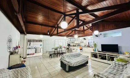 Casa para venda em Jardim Quitandinha de 337.00m² com 4 Quartos, 1 Suite e 2 Garagens