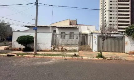 Casa para venda em Vila Harmonia de 215.00m² com 3 Quartos, 1 Suite e 4 Garagens