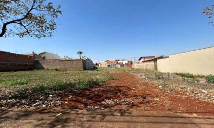 Terreno à venda na Avenida Romulo Lupo, Jardim Universal, Araraquara