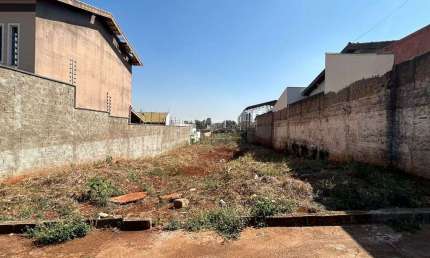 Terreno à venda na Avenida Romulo Lupo, Jardim Universal, Araraquara