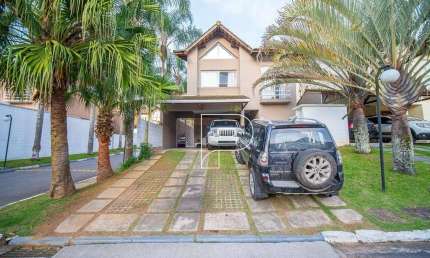Casa de Condomínio para venda em Granja Viana de 174.00m² com 4 Quartos, 2 Suites e 2 Garagens
