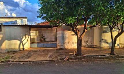 Casa para venda em Jardim Bom Viver I de 123.44m² com 2 Quartos e 2 Garagens