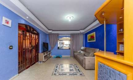 Casa para venda em Vila Antonieta de 250.00m² com 3 Quartos, 1 Suite e 2 Garagens