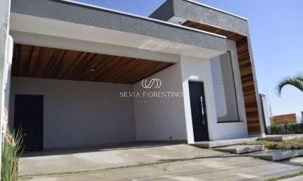 Casa para venda em Residencial Colinas de 250.00m² com 3 Quartos, 1 Suite e 4 Garagens