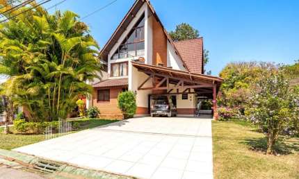 Casa para venda em Alphaville de 273.00m² com 4 Quartos, 3 Suites e 6 Garagens