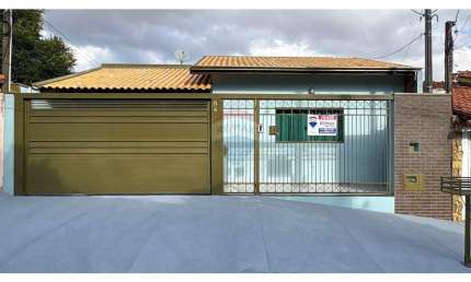 Casa para venda em Jardim Planalto de 220.00m² com 3 Quartos, 1 Suite e 2 Garagens