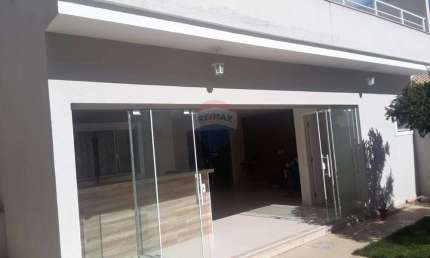 Casa de Condomínio para alugar em Iporanga de 244.00m² com 3 Quartos, 3 Suites e 4 Garagens