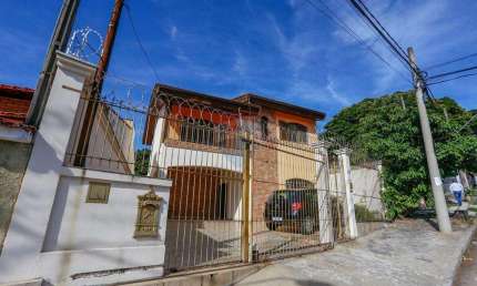 Casa para venda em Vila São Bernardo de 251.00m² com 4 Quartos, 1 Suite e 4 Garagens