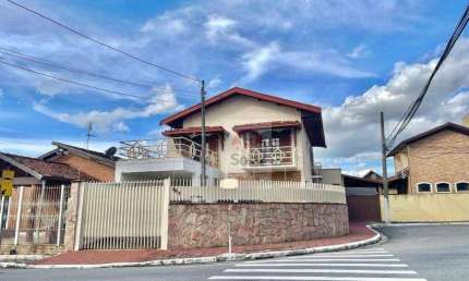 Casa para venda em Vila Jaboticabeira de 200.00m² com 3 Quartos, 1 Suite e 2 Garagens