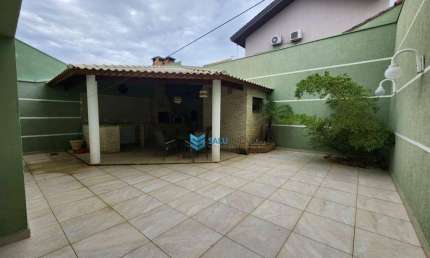 Casa de Condomínio para alugar em Aparecidinha de 290.00m² com 4 Quartos, 3 Suites e 4 Garagens