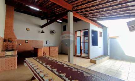 Casa para alugar em Jardim Hedy de 183.84m² com 3 Quartos, 1 Suite e 2 Garagens