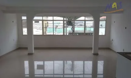 Casa para alugar em Ponta Da Praia de 165.00m² com 3 Quartos, 1 Suite e 2 Garagens