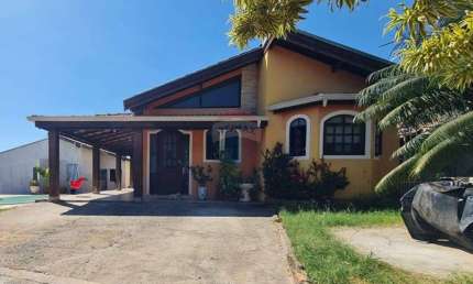 Chácara para venda em Colinas Do Castelo de 320.00m² com 3 Quartos, 1 Suite e 5 Garagens