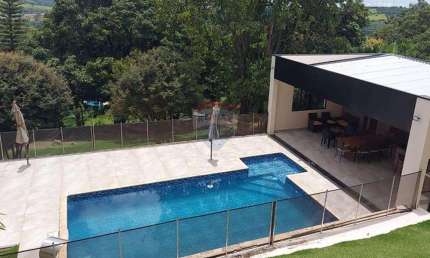 Chácara para venda em Colinas Do Castelo de 330.00m² com 3 Quartos, 1 Suite e 2 Garagens