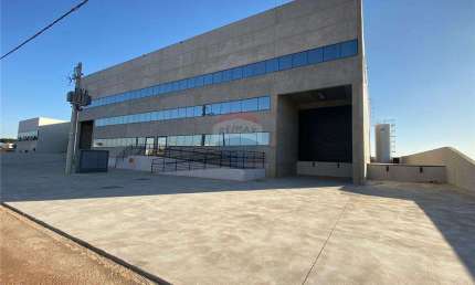 Galpão / Depósito / Armazém para alugar em Iporanga de 1881.80m²