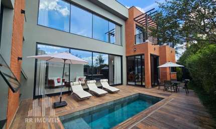 Casa para venda em Alphaville de 386.00m² com 3 Quartos, 3 Suites e 4 Garagens