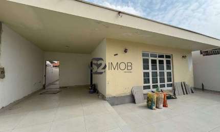 Casa para alugar em Jardim Santo Antônio de 180.00m² com 3 Quartos, 1 Suite e 2 Garagens