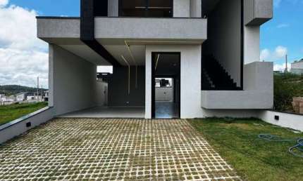 Casa para venda em Vila Oliveira de 182.00m² com 3 Quartos, 3 Suites e 4 Garagens