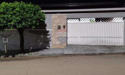 Casa para venda em Jardim Ipê Pinheiro de 100.00m² com 2 Quartos, 1 Suite e 2 Garagens
