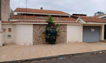 Casa para alugar em Jardim Serra Dourada de 260.00m² com 3 Quartos, 1 Suite e 6 Garagens