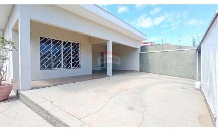 Casa para venda em Jardim Novo I de 171.74m² com 3 Quartos e 4 Garagens