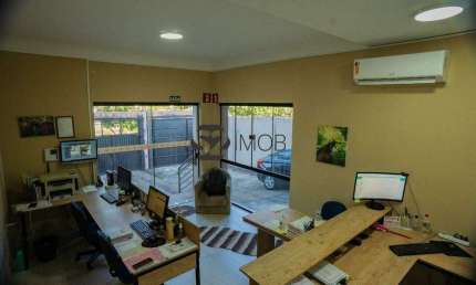 Casa para venda em Vila Paraíso de 299.00m² com 2 Quartos, 2 Suites e 4 Garagens