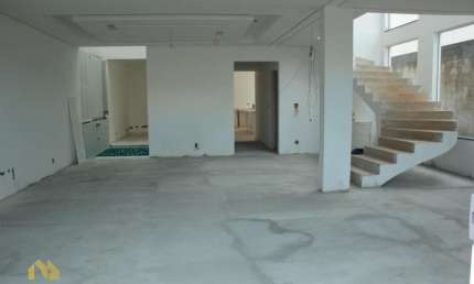 Sobrado para venda em Vila Oliveira de 750.00m² com 4 Quartos, 4 Suites e 6 Garagens