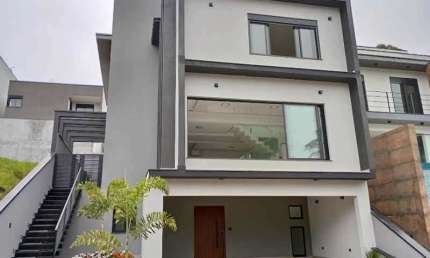 Casa para venda em Jardim São Pedro de 240.00m² com 3 Quartos, 3 Suites e 4 Garagens