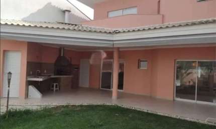 Casa para alugar em Aparecidinha de 215.00m² com 3 Quartos, 1 Suite e 2 Garagens