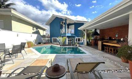 Casa de Condomínio para venda e aluguel em Granja Viana de 291.00m² com 4 Quartos, 4 Suites e 6 Garagens