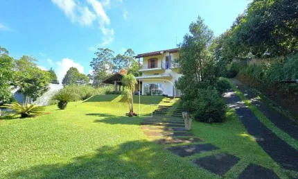 Casa de Condomínio para venda e aluguel em Granja Viana de 235.00m² com 4 Quartos, 1 Suite e 6 Garagens