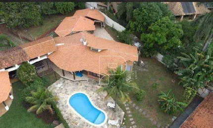 Casa para venda em Granja Viana de 280.00m² com 3 Quartos, 1 Suite e 6 Garagens
