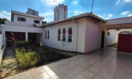 Casa para alugar em Centro de 267.77m² com 3 Quartos, 1 Suite e 2 Garagens
