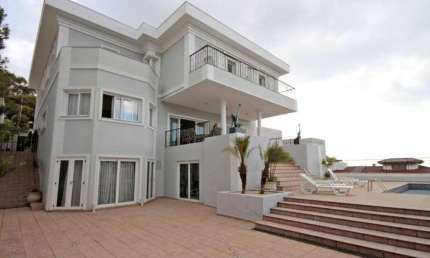 Casa para venda e aluguel em Alphaville de 980.00m² com 8 Quartos, 6 Suites e 4 Garagens