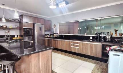 Casa para venda em Jardim Bonsucesso de 154.00m² com 3 Quartos, 1 Suite e 2 Garagens