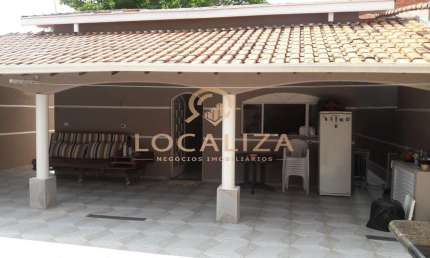 Casa para venda em Jardim Americano de 300.00m² com 3 Quartos, 1 Suite e 4 Garagens
