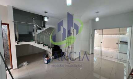 Casa para alugar em Jardim Serra Dourada de 110.00m² com 2 Quartos, 1 Suite e 1 Garagem
