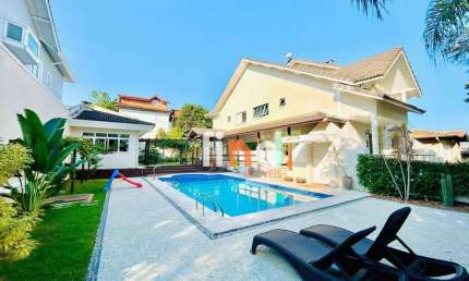 Casa de Condomínio para venda em São Paulo Ll - Granja Viana de 470.00m² com 4 Quartos, 2 Suites e 9 Garagens