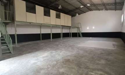 Galpão / Depósito / Armazém para alugar em Santa Sofia de 350.00m² com 4 Quartos, 1 Suite e 8 Garagens