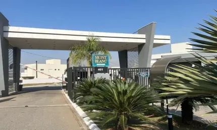 Terreno en Condomínio para venda em Parque Do Varvito de 250.00m² com 1 Quarto, 1 Suite e 1 Garagem