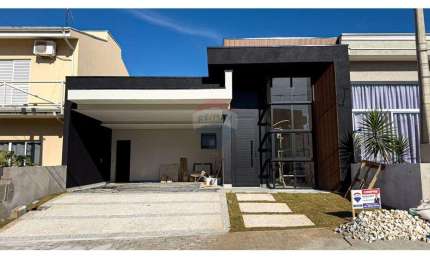 Casa de Condomínio para venda em Jardim Flamboyant de 158.34m² com 3 Quartos, 1 Suite e 4 Garagens