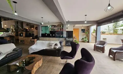 Casa para alugar em Vila Trujillo de 270.00m² com 4 Quartos, 1 Suite e 4 Garagens