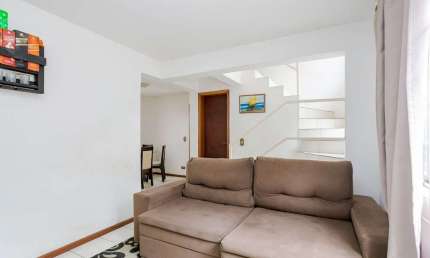 Sobrado para venda em Tingui de 110.00m² com 3 Quartos, 1 Suite e 4 Garagens